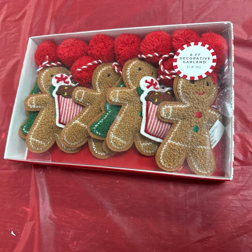Gingerbread Christmas tree and hot cocoa Garland